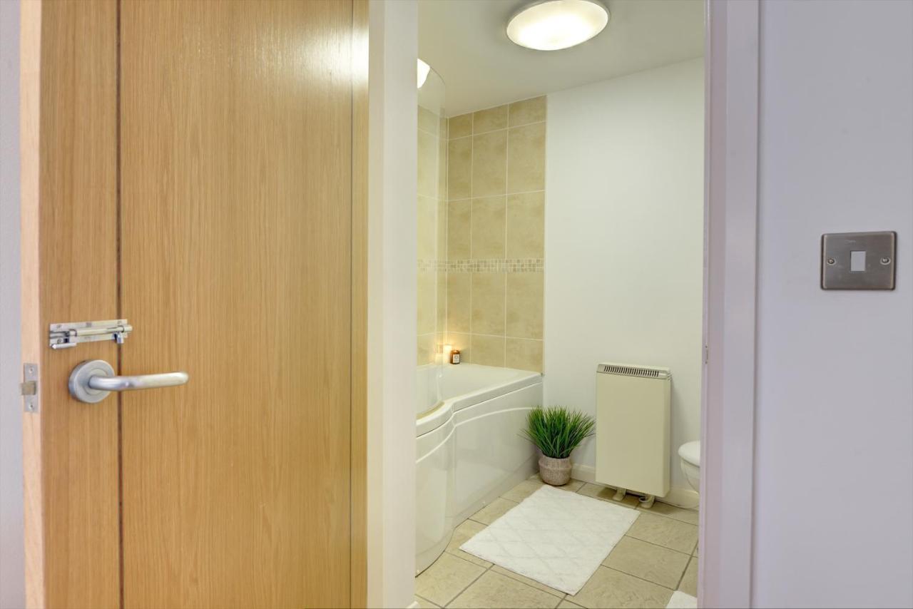 City Centre, 2 Bedroom, Secured Parking, 3 King Bed, Wifi Sleep 6 Guest Comfortable On Three King Size Beds, Jewellery Quarter , Birmingham City Centre , Allocated Secured Parking Екстер'єр фото