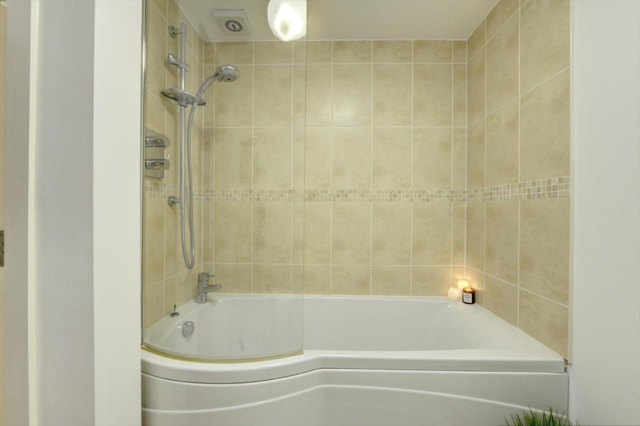 City Centre, 2 Bedroom, Secured Parking, 3 King Bed, Wifi Sleep 6 Guest Comfortable On Three King Size Beds, Jewellery Quarter , Birmingham City Centre , Allocated Secured Parking Екстер'єр фото